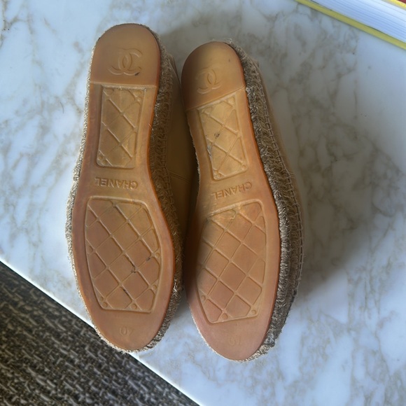 Chanel two tone leather espadrilles.. - Picture 3 of 6